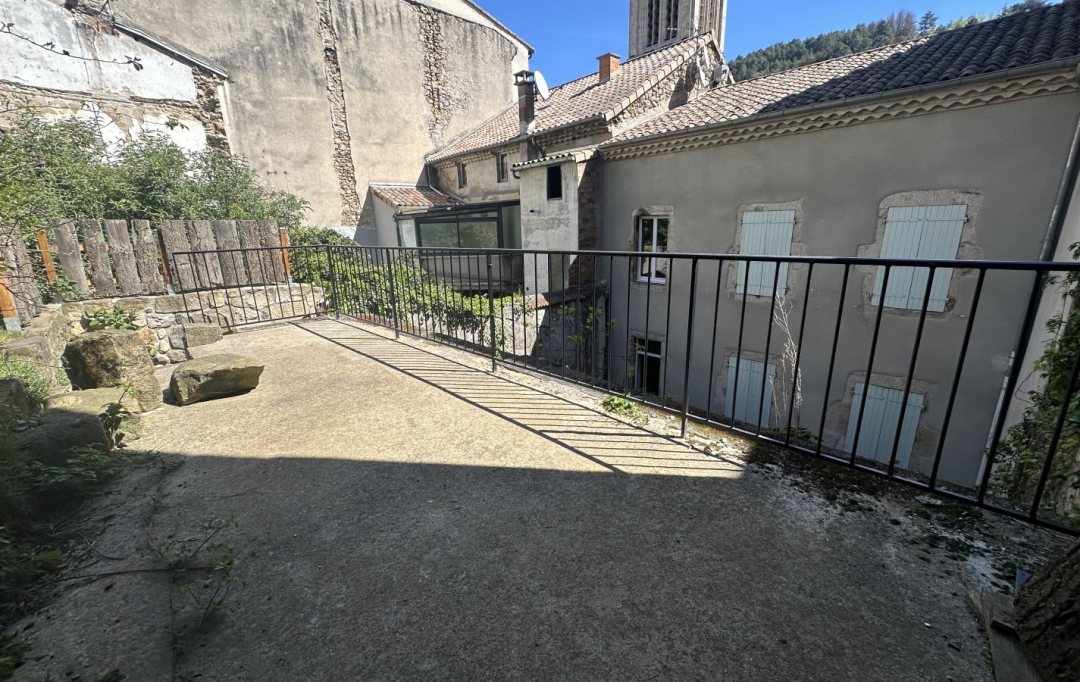 ESPACES IMMOBILIER : Building | VALS-LES-BAINS (07600) | 180 m2 | 243 800 € 